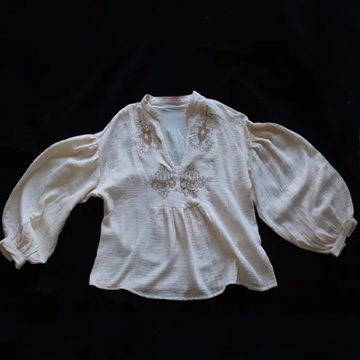 Blusa Boho con Bordados y Mangas Globo