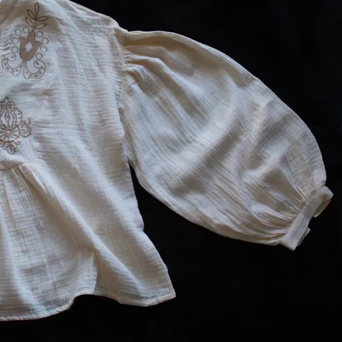 Blusa Boho con Bordados y Mangas Globo