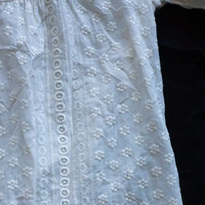 Blusa Romántica con Bordado Floral