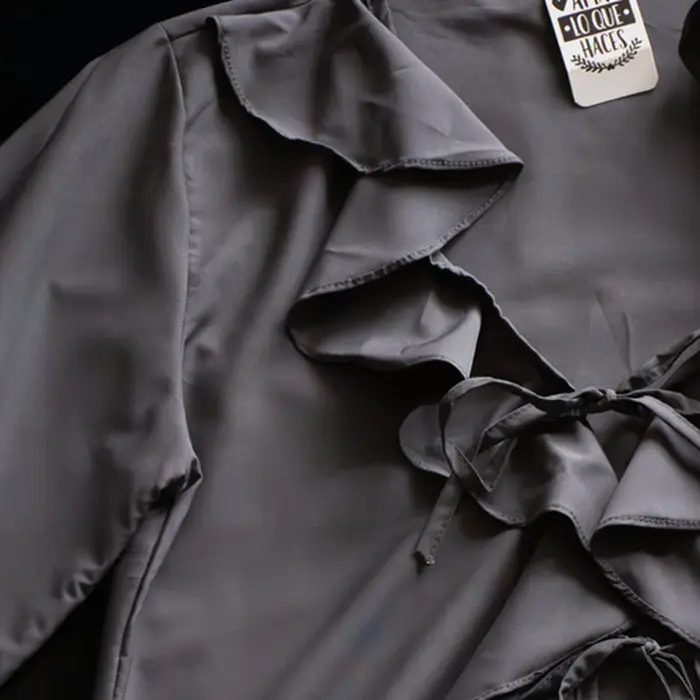Blusa Romántica con Lazos Frontales y Volados
