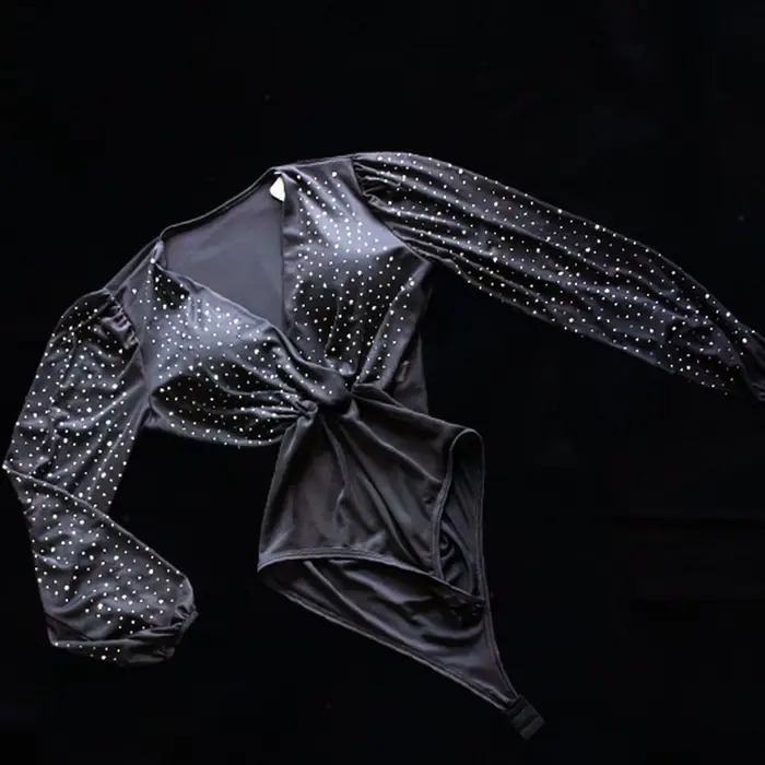 Body con Strass, Escote en V y Nudo Frontal