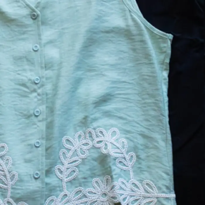 Chaleco Bordado Floral con Botones