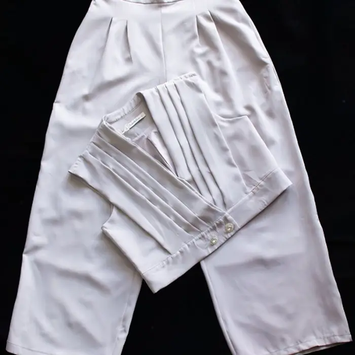 Conjunto Sastrero Palazzo y Chaleco Plisado