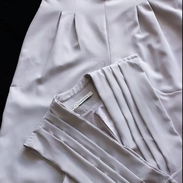 Conjunto Sastrero Palazzo y Chaleco Plisado
