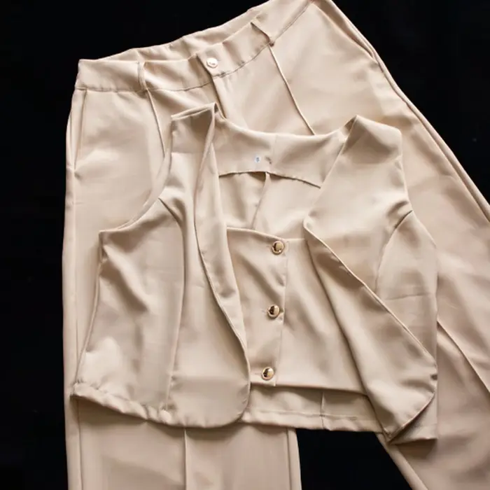 Conjunto Sastrero Palazzo y Chaleco con Top Abotonado