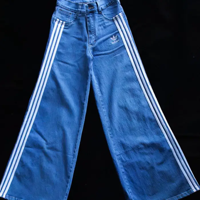 Jean Wide Leg Adidas con Franjas Laterales