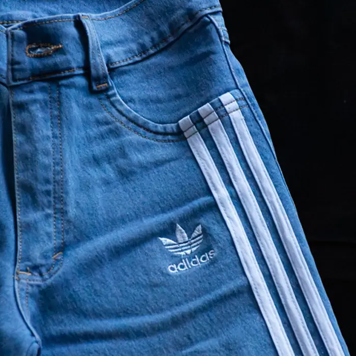 Jean Wide Leg Adidas con Franjas Laterales