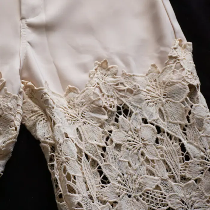 Pantalón Sastrero con Encaje Floral