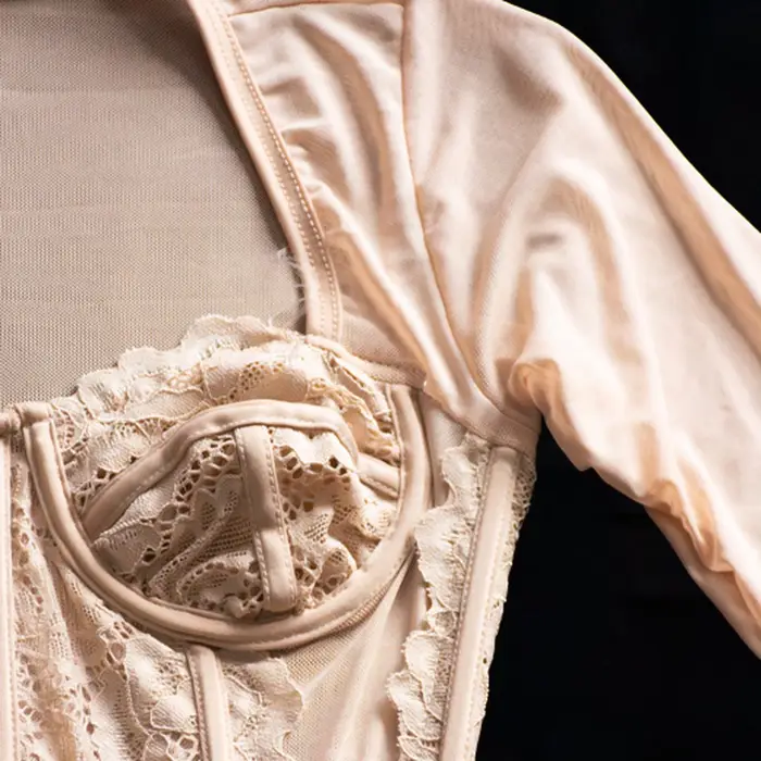 Top Corset de Encaje con Mangas Largas